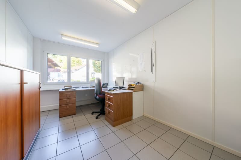 Büroraum 12 m2 zu Vermieten (2)