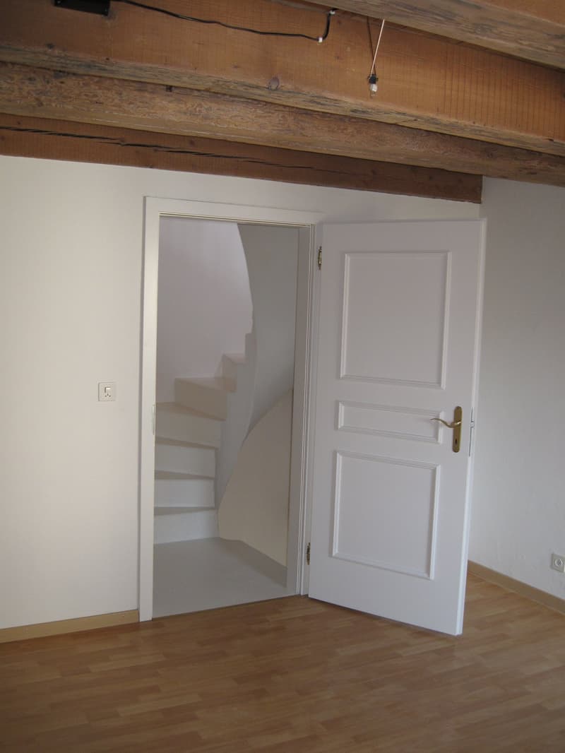 Gemütliche 3-Zimmer-Altbauwohnung mit Balkon in Freienstein-Teufen (5)