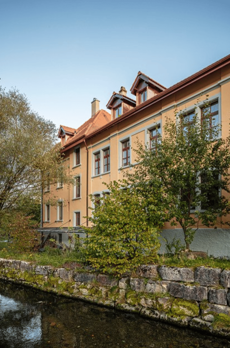 Appartement de 5 pièces au bord de la Suze / 5 -Zimmerwohnung direkt an der Schüss (2)