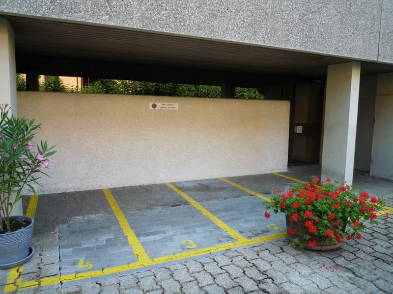 Place de parc extérieure N 1 pour moto (2)