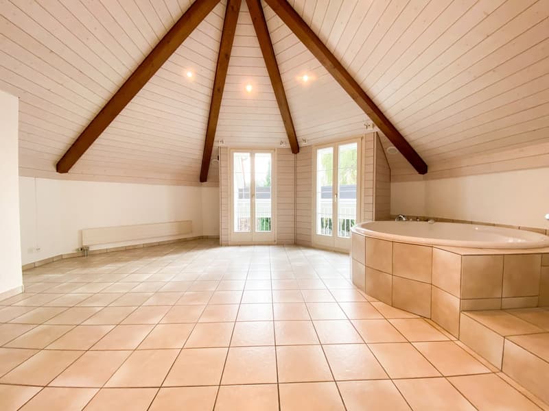 Landhausvilla mit einzigartiger Architektur und Ausbaupotenzial (15)