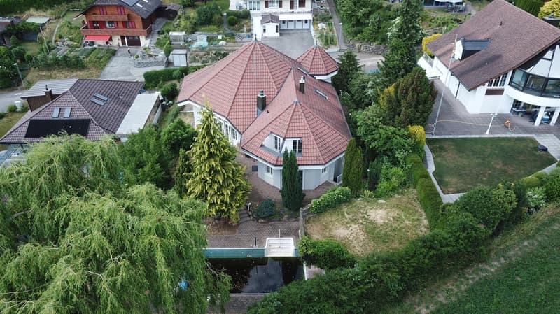 Landhausvilla mit einzigartiger Architektur und Ausbaupotenzial (3)