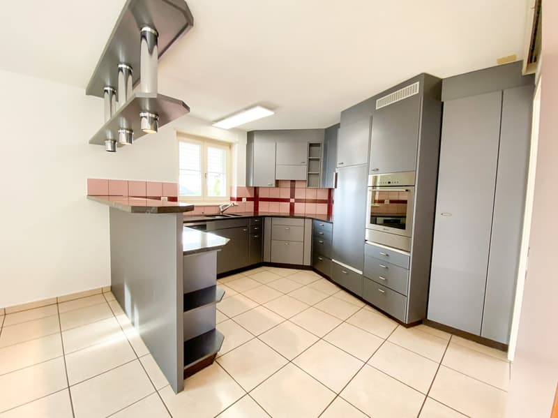 Landhausvilla mit einzigartiger Architektur und Ausbaupotenzial (9)