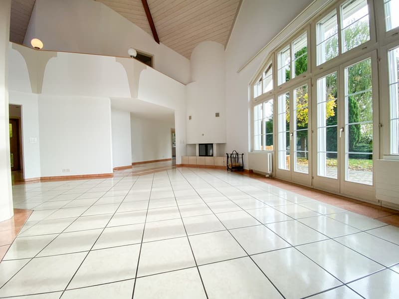 Landhausvilla mit einzigartiger Architektur und Ausbaupotenzial (5)