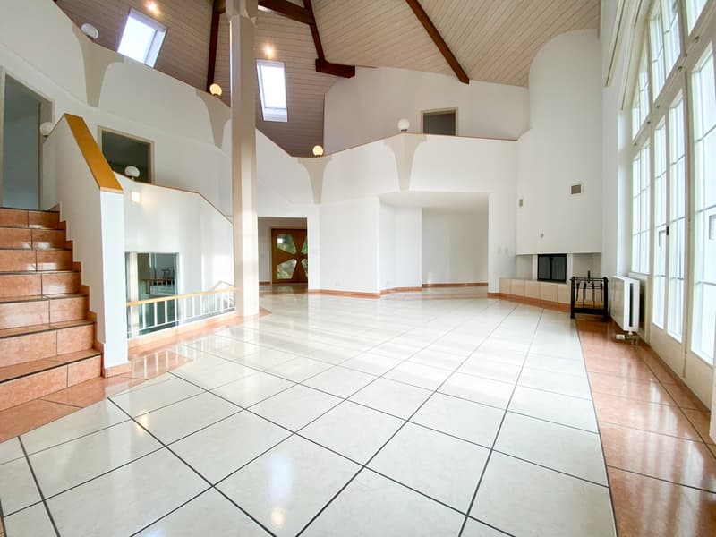 Landhausvilla mit einzigartiger Architektur und Ausbaupotenzial (6)