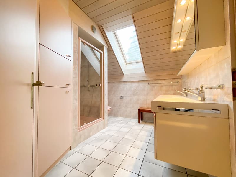 Landhausvilla mit einzigartiger Architektur und Ausbaupotenzial (16)