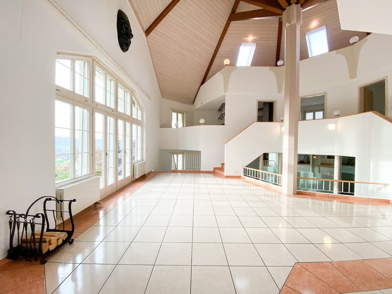 Landhausvilla mit einzigartiger Architektur und Ausbaupotenzial (4)