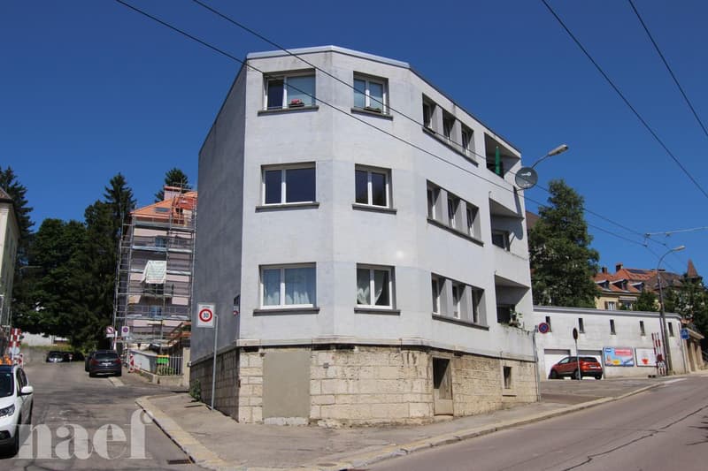 Bel appartement de 2 pièces entièrement rénové avec balcon au rez (10)