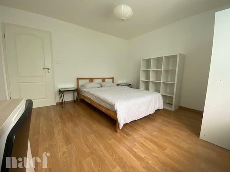 Chambre meublée (3)