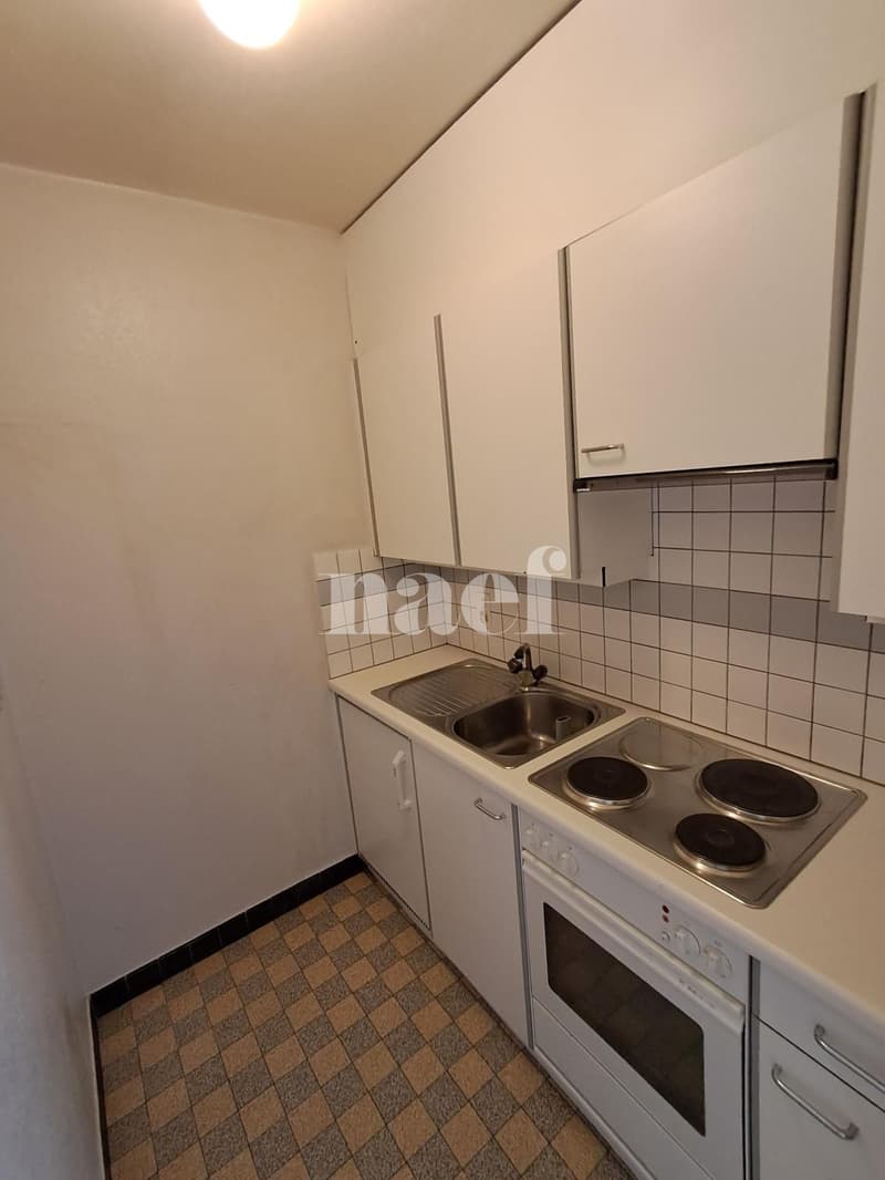 Studio 8e étage (immeuble avec ascenseur) (4)