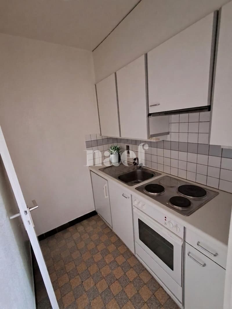Studio 8e étage (immeuble avec ascenseur) (3)
