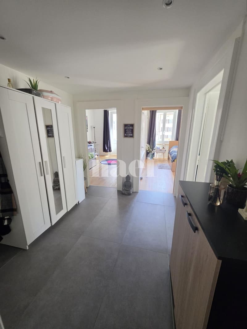 Appartement de 4 pièces rénové récemment avec balcon et véranda (6)
