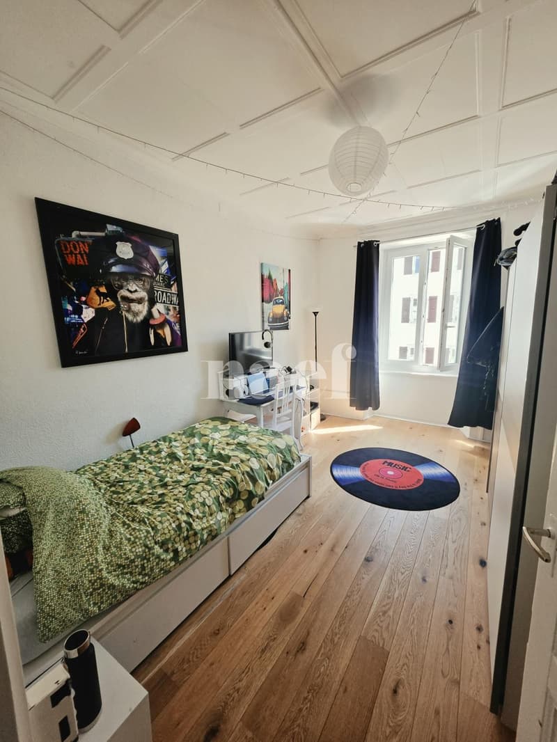 Appartement de 4 pièces rénové récemment avec balcon et véranda (5)