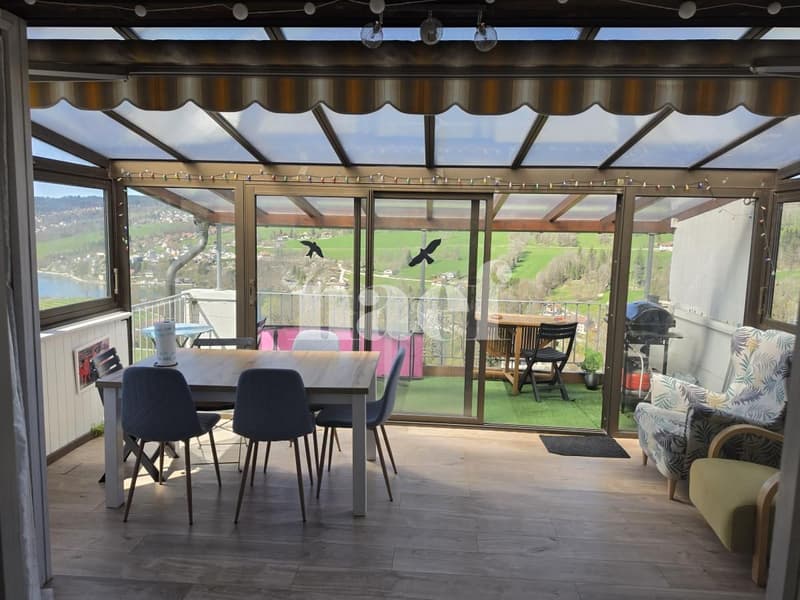 Appartement de 4 pièces rénové récemment avec balcon et véranda (7)