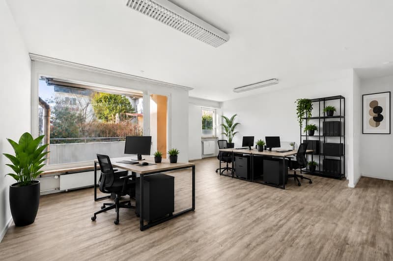 Bürofläche mit Balkon / Digital Staging