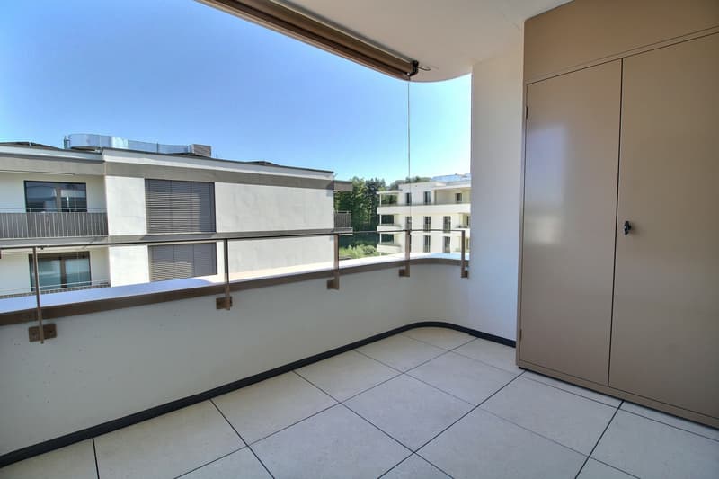 Lumineux 2.5 pièces en attique à Marly (2)
