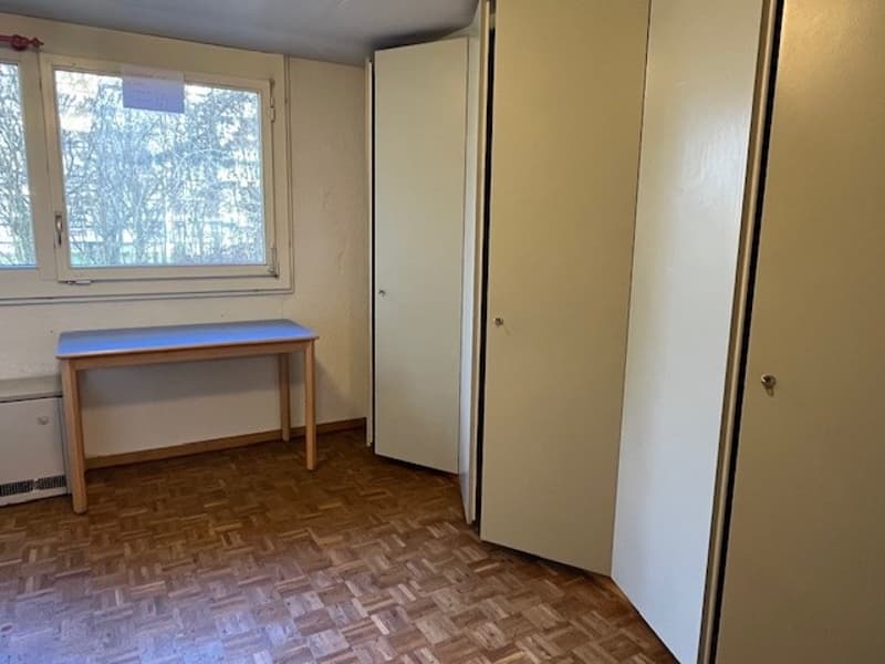 small room, 4 white wardrobes, wooden desk, window