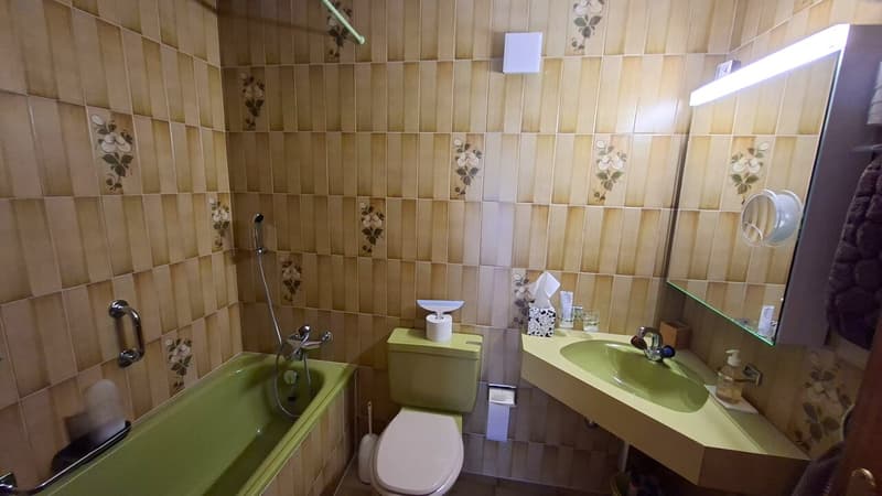 Badezimmer mit Badewanne