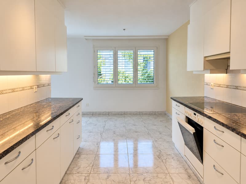 Helle 4.5-Zimmer-Wohnung mit Balkon und Garage in Dietikon (7)