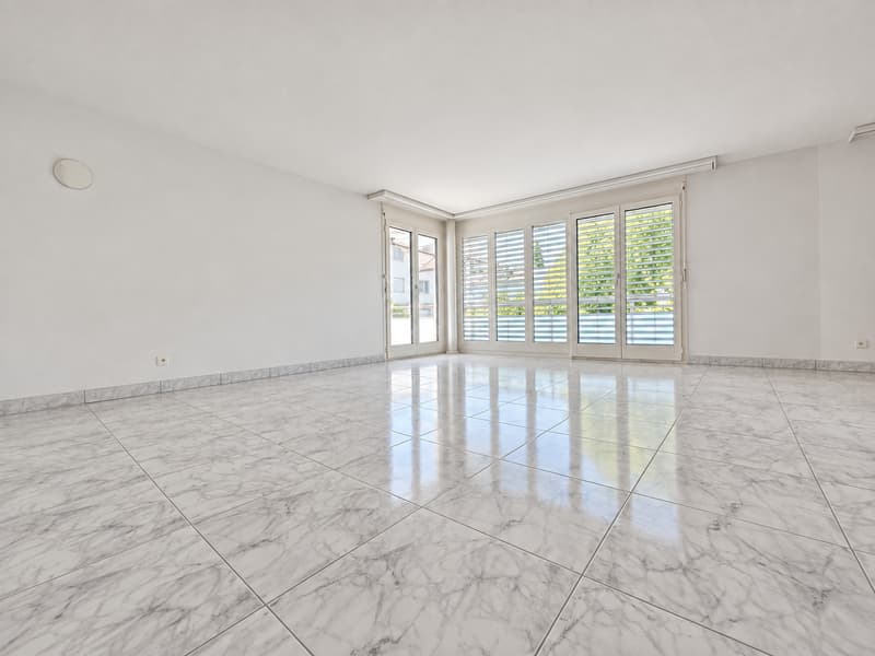 Helle 4.5-Zimmer-Wohnung mit Balkon und Garage in Dietikon (3)