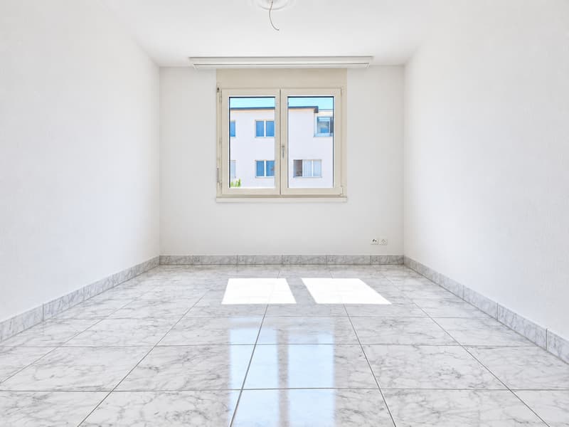 Helle 4.5-Zimmer-Wohnung mit Balkon und Garage in Dietikon (10)