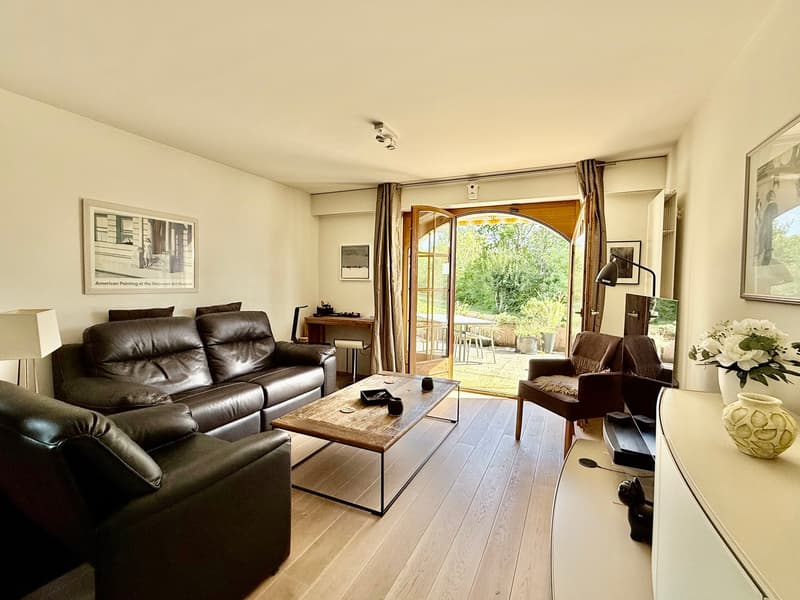 Superbe appartement de 2,5 pièces avec grande terrasse et belle échappée sur le lac et les montagnes (6)