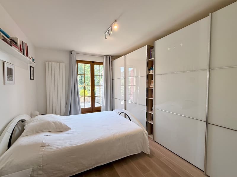 Superbe appartement de 2,5 pièces avec grande terrasse et belle échappée sur le lac et les montagnes (9)
