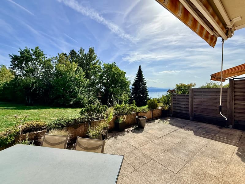 Superbe appartement de 2,5 pièces avec grande terrasse et belle échappée sur le lac et les montagnes (1)