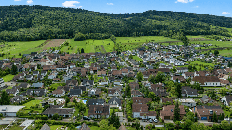 7.5-Zimmer Landhaus mit Weitblick und direkter nähe zur Schule (2)