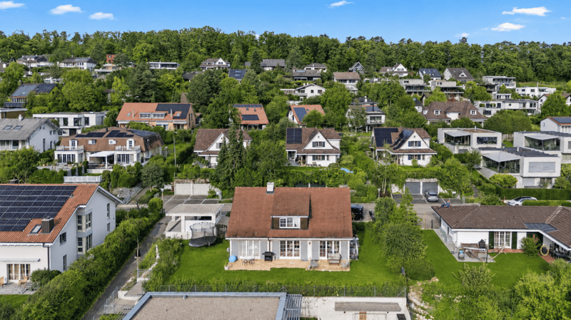 7.5-Zimmer Landhaus mit Weitblick und direkter nähe zur Schule (1)