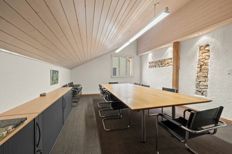 Möblierter Büroraum inkl. Sitzungszimmer & Parkplätze (1)