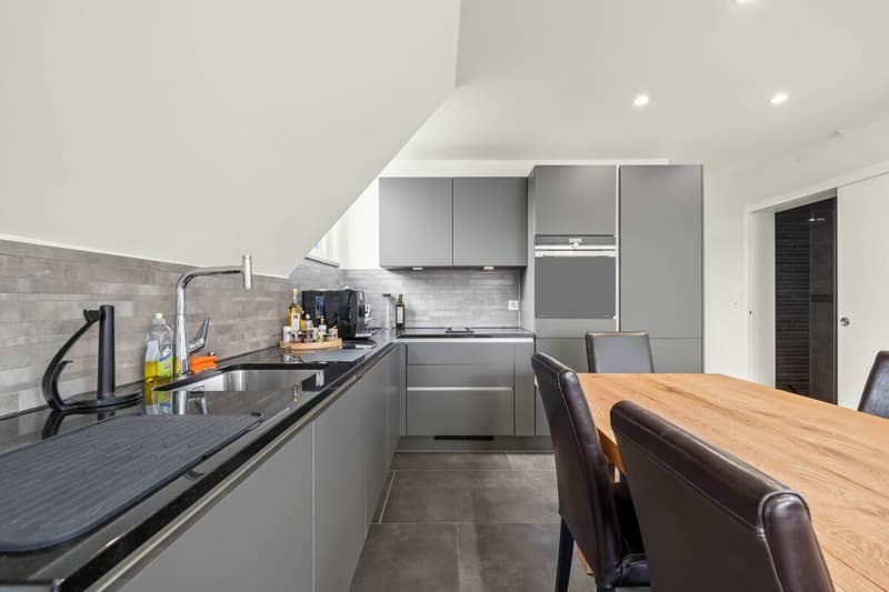 Modernes Wohnen auf zwei Ebenen - Stilvolle Maisonettewohnung in Allschwil (3)