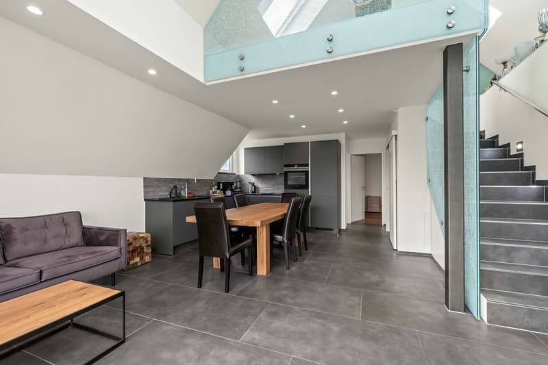 Modernes Wohnen auf zwei Ebenen - Stilvolle Maisonettewohnung in Allschwil (1)