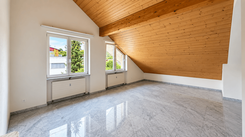 Grosszügige 4.5-Zimmer-Dachwohnung mit Cheminée & 2 Balkonen (9)