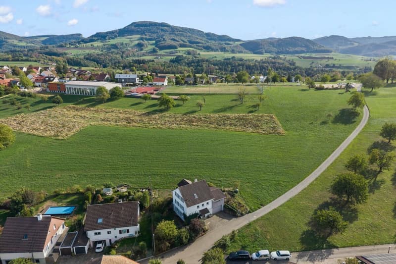 Wohnen am Rand der Bauzone - mit Weitsicht und viel Raum fürs Leben (6)