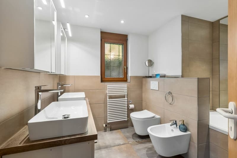 Maisonettewohnung mit Einliegerwohnung, Garten und Aussicht über das Rheintal (10)