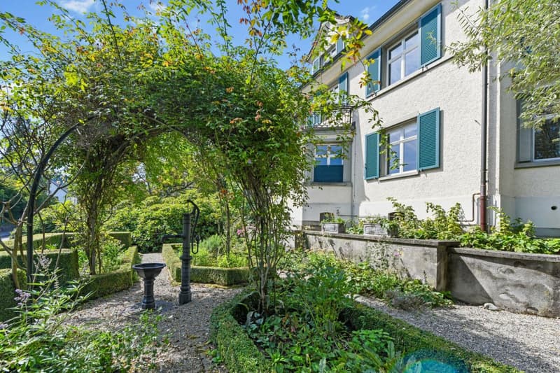 Historische Jugendstilvilla mit Charme, grossem Garten und viel Platz für Ihre Wohnträume (48)