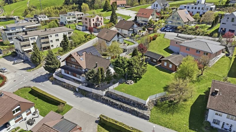 Freistehendes Familienparadies mit Einliegerwohnung, Weitsicht und vielseitigem Raumangebot (2)