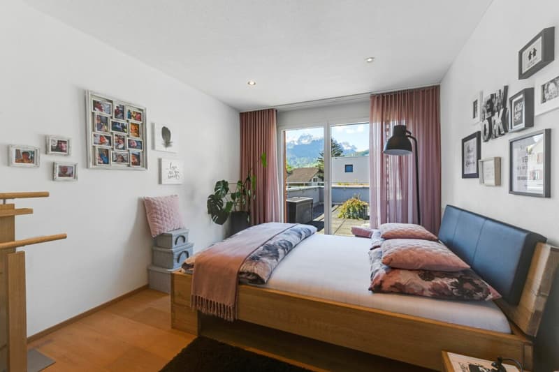 Modernes Wohnerlebnis mit Weitblick -  Einfamilienhaus mit Pool, Gartenidylle  und Panoramasicht (16)