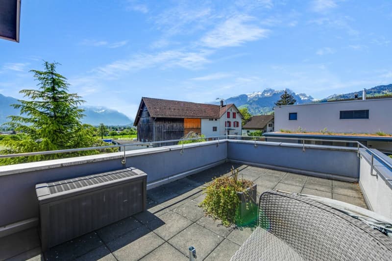 Modernes Wohnerlebnis mit Weitblick -  Einfamilienhaus mit Pool, Gartenidylle  und Panoramasicht (19)
