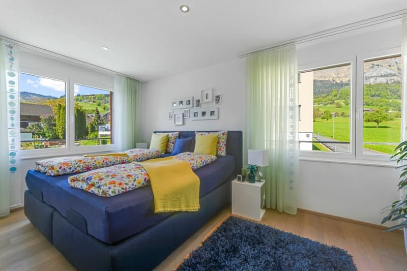 Modernes Wohnerlebnis mit Weitblick -  Einfamilienhaus mit Pool, Gartenidylle  und Panoramasicht (17)