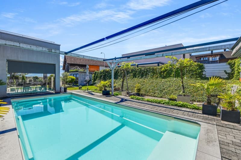 Modernes Wohnerlebnis mit Weitblick -  Einfamilienhaus mit Pool, Gartenidylle  und Panoramasicht (26)