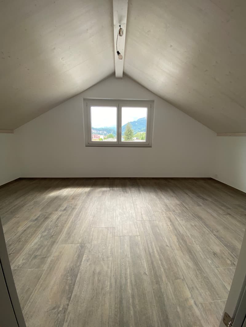 Moderne 5.5 Zimmer Maisonettewohnung an zentraler Lage (12)