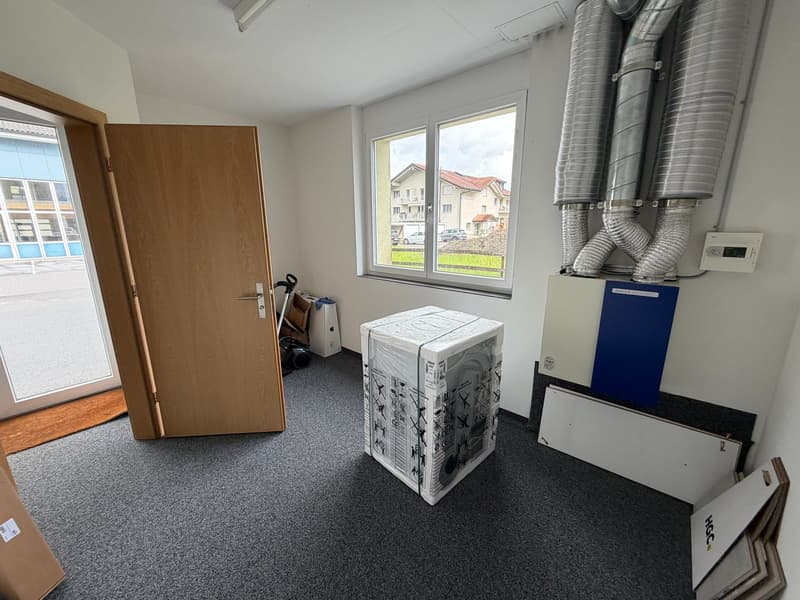 Modernes 3-Zimmer-Büro im Erdgeschoss in Oberriet (7)