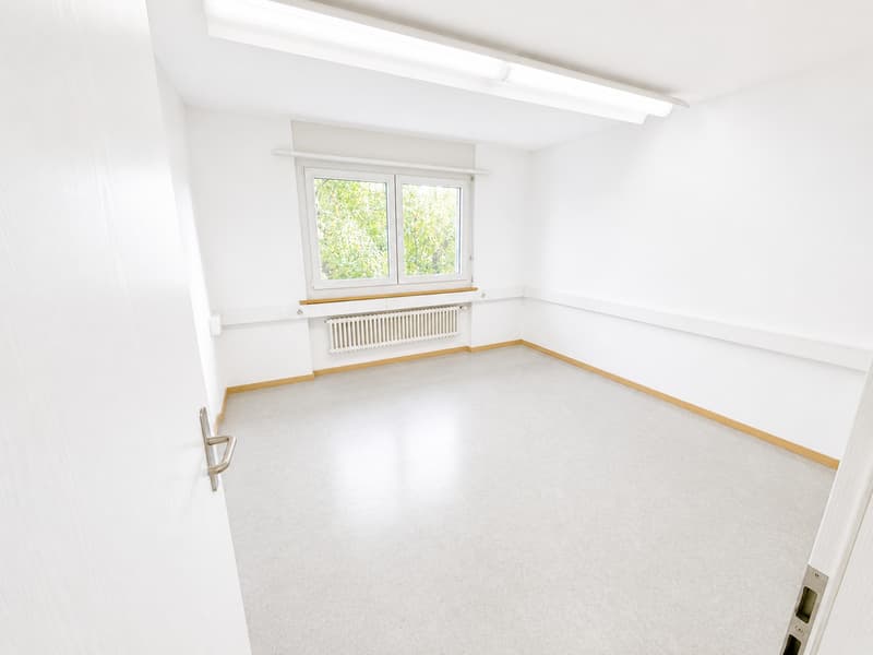 Bureau / Commerce  ou autre à louer à Orvin proche de Bienne et Neuchâtel (14)