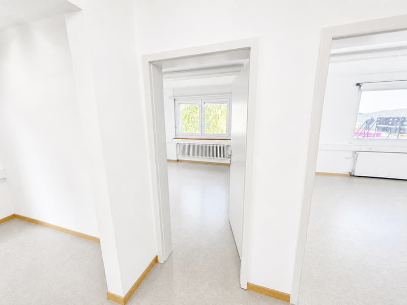 Bureau / Commerce  ou autre à louer à Orvin proche de Bienne et Neuchâtel (5)