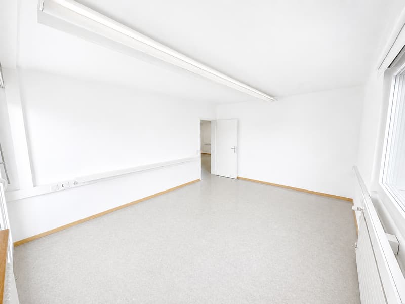 Bureau / Commerce  ou autre à louer à Orvin proche de Bienne et Neuchâtel (10)
