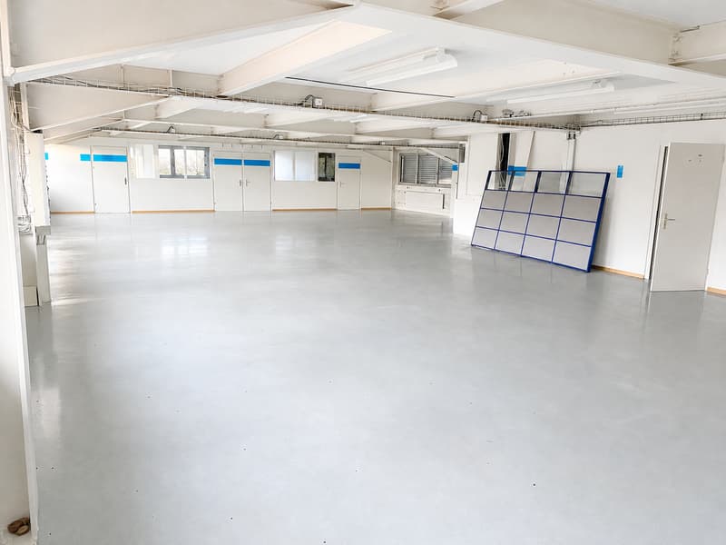 Local commercial / industriel à louer à Orvin  320m2 (4)