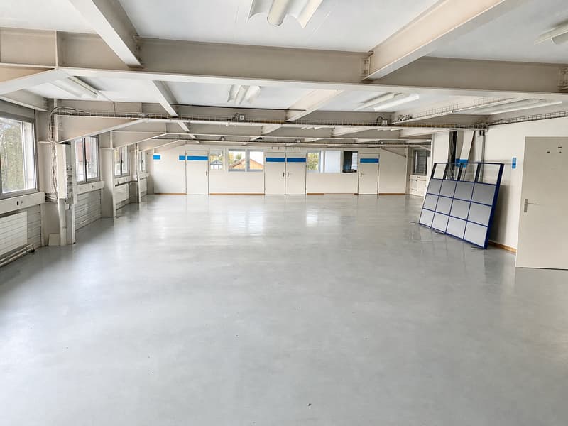 Local commercial / industriel à louer à Orvin  320m2 (2)
