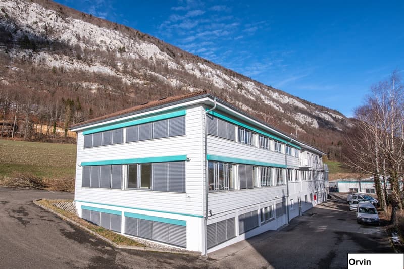 Local commercial / industriel à louer à Orvin  320m2 (13)